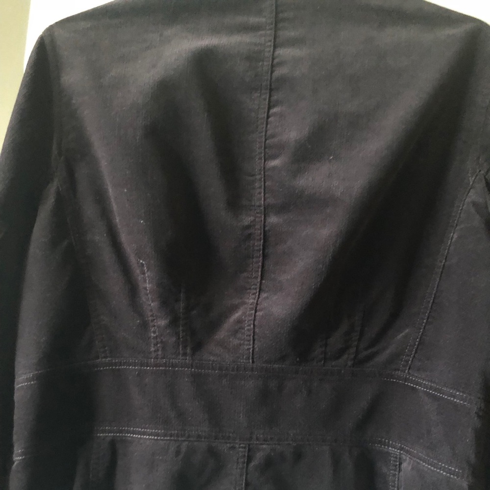 Woman blazer buttons down front & sleeves